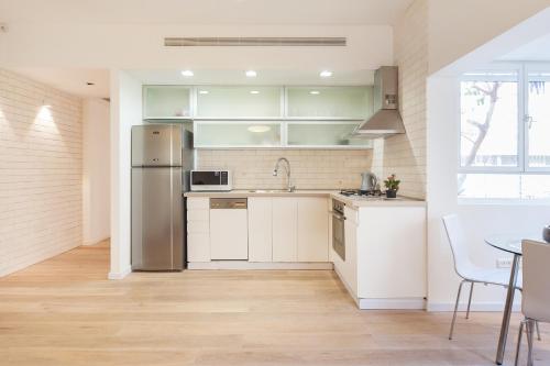 Bright 2BD Apartment in the Heart of Tel Aviv by Sea N' Rent - image 6