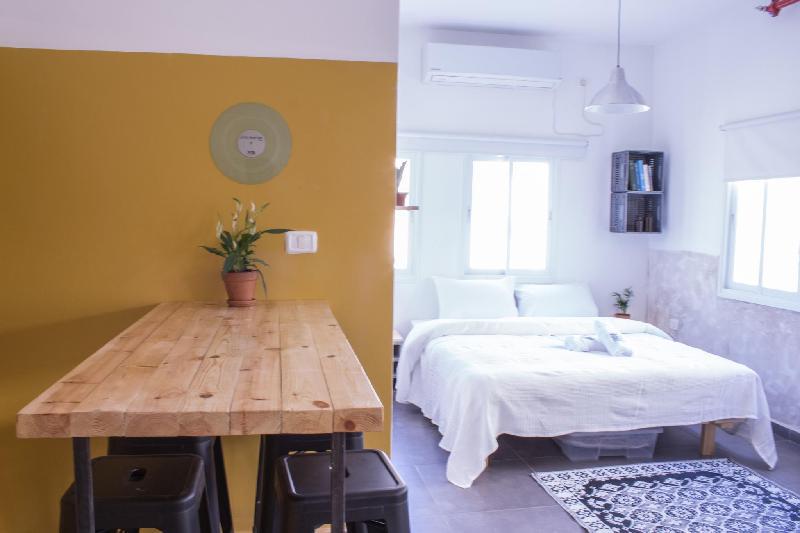 Rena's House - main image