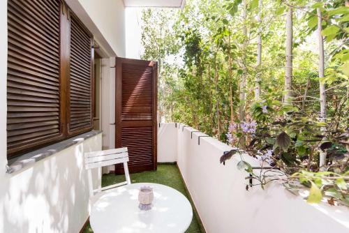 Beautiful 2Bd w/ Private Balcony by Sea N' Rent - main image