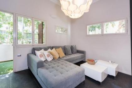 Beautiful 2Bd w/ Private Balcony by Sea N' Rent - image 12