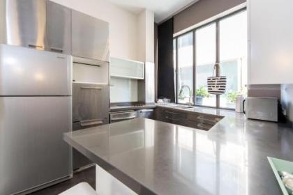 Beautiful 2Bd w/ Private Balcony by Sea N' Rent - image 16