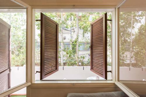 Beautiful 2Bd w/ Private Balcony by Sea N' Rent - image 6