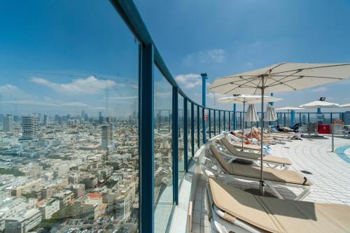 Superb Beachfront Apartments with Pool by Sea N' Rent - image 4