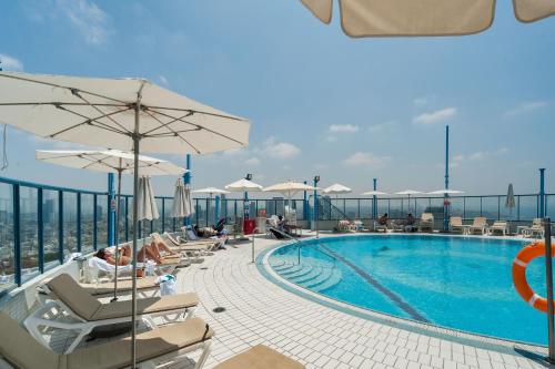 Superb Beachfront Apartments with Pool by Sea N' Rent - image 5