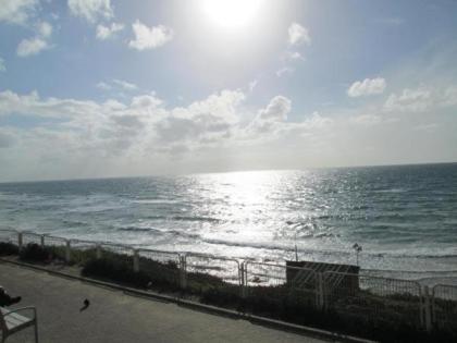 Isramax Jerusalem Apartment in Bat-Yam - image 13
