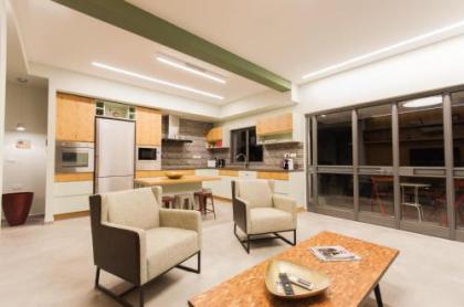 Ben Gurion Apartment - image 5