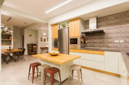 Ben Gurion Apartment - image 9