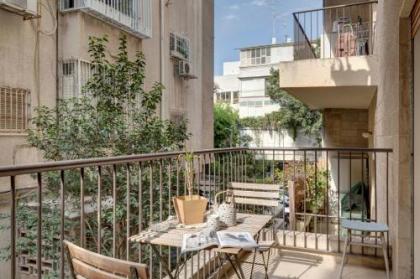 TLV2RENT Unique Dizengof Apartment - image 8