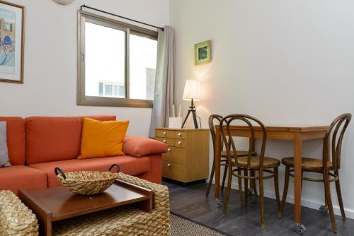 Unique Frug Apartment by TLV2rent - main image