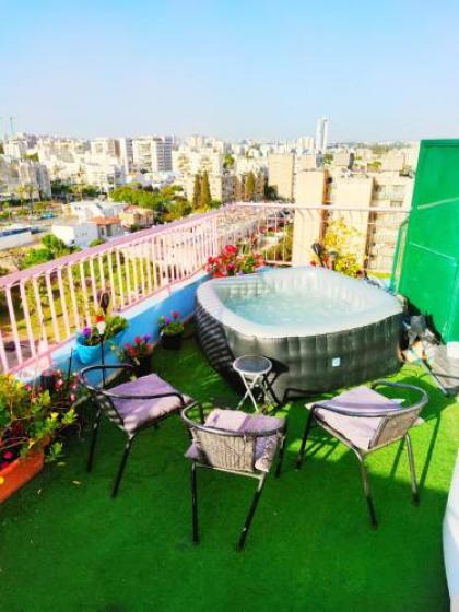 Avi's Place - image 1