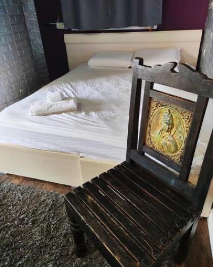 Avi's Place - image 10