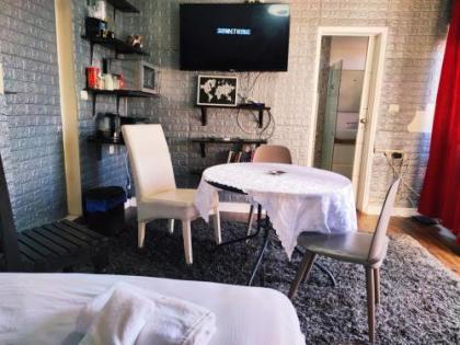 Avi's Place - image 13