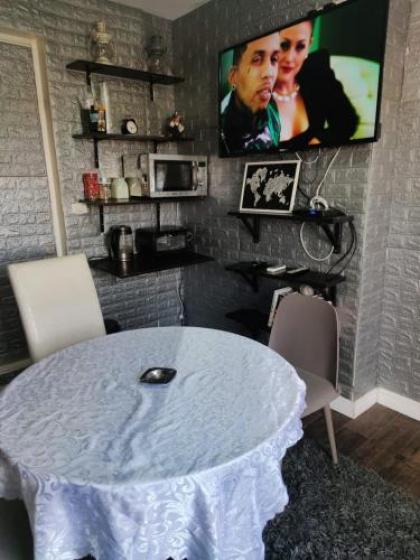 Avi's Place - image 8