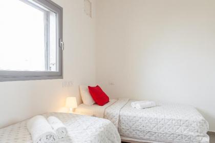Best Location Luxuous 2BR Sea View w/parking - image 11
