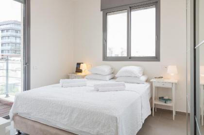Best Location Luxuous 2BR Sea View w/parking - image 8