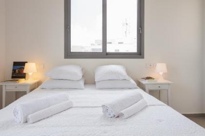 Best Location Luxuous 2BR Sea View w/parking - image 9