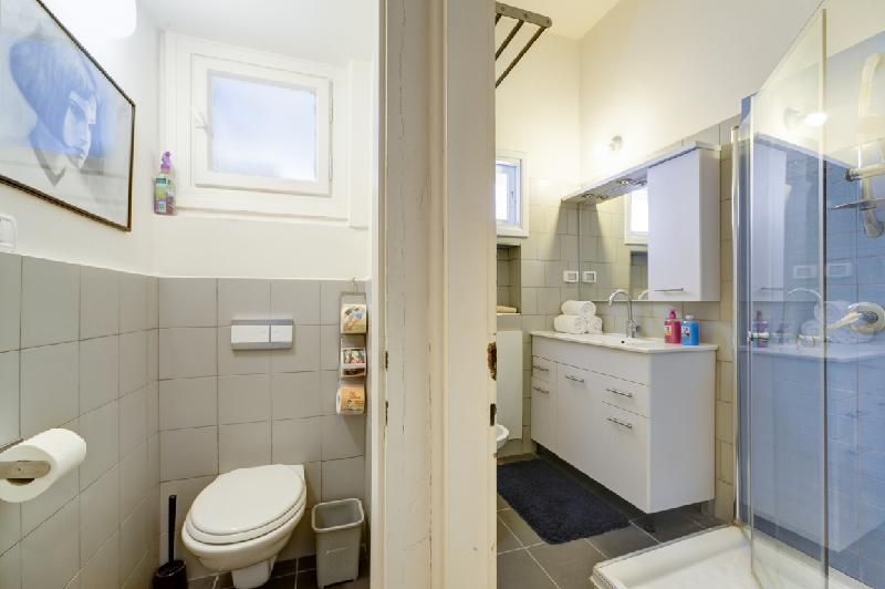 Beautiful 1BR on Dizengoff St. - image 2