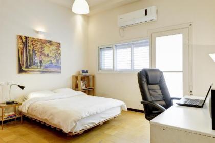 Beautiful 1BR on Dizengoff St. - image 4
