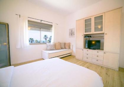 Luxury 2BR Apt on the Beach - image 8