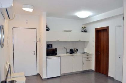 Classic 1BR in City Center near Beach by FeelHome - image 16