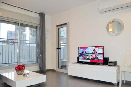 Classic 1BR in City Center near Beach by FeelHome - image 7
