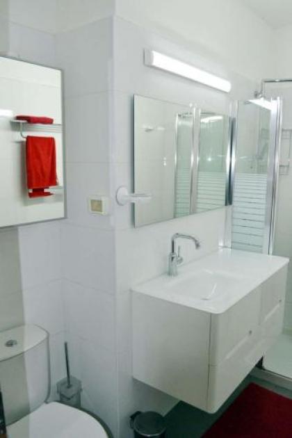 Classic 1BR in City Center near Beach by FeelHome - image 9