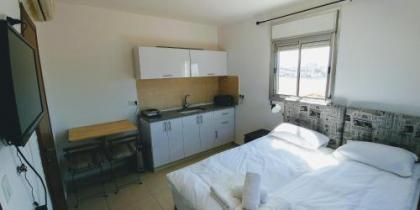 Old Jaffa's Penthouse Boutique Hostel - image 9