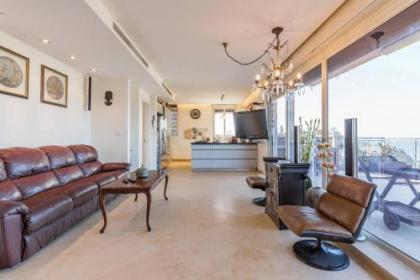 Jaffa Family Penthouse sea front  3BR 2BA - image 1
