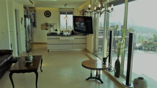 Jaffa Family Penthouse sea front  3BR 2BA - image 2
