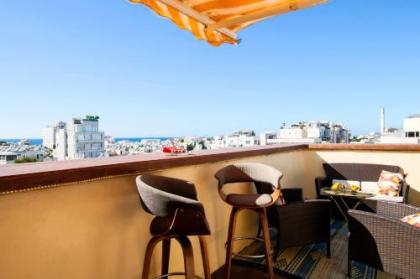 Penthouse with Panoramic View by FeelHome - image 1