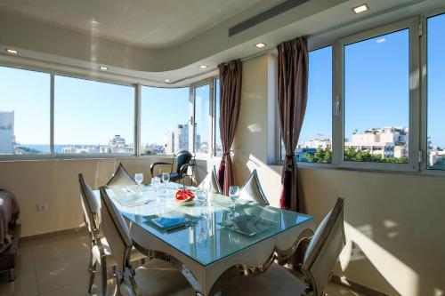 Penthouse with Panoramic View by FeelHome - image 4