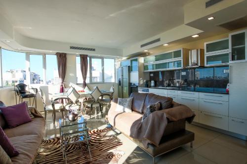 Penthouse with Panoramic View by FeelHome - image 5