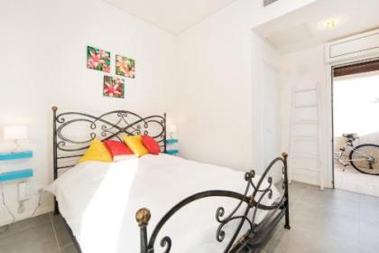 Bright 1BR Apartment w Balcony & Mamad 10 min Walk from Beach by Sea N' Rent - image 18