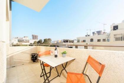 Bright 1BR Apartment w Balcony & Mamad 10 min Walk from Beach by Sea N' Rent - image 2