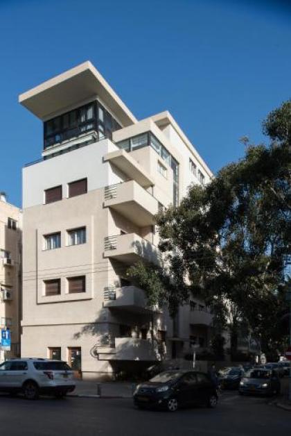 Bright 1BR Apartment w Balcony & Mamad 10 min Walk from Beach by Sea N' Rent - image 3