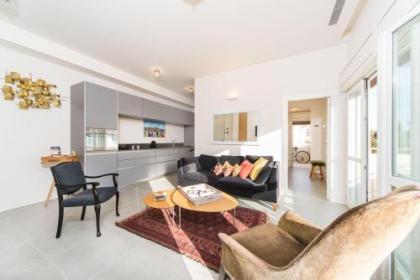 Bright 1BR Apartment w Balcony & Mamad 10 min Walk from Beach by Sea N' Rent - image 6