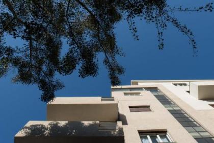Bright 1BR Apartment w Balcony & Mamad 10 min Walk from Beach by Sea N' Rent - image 9