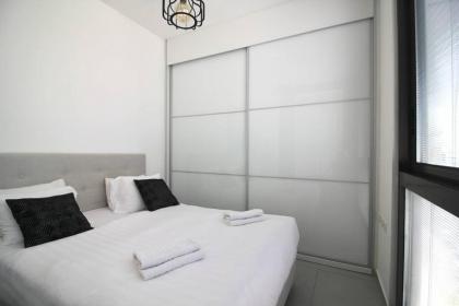 Modern 2-BR in Carmel Market by HolyGuest - image 10