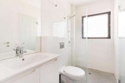 Modern 2-BR in Carmel Market by HolyGuest - image 12