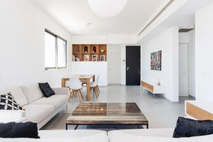 Modern 2-BR in Carmel Market by HolyGuest - image 2