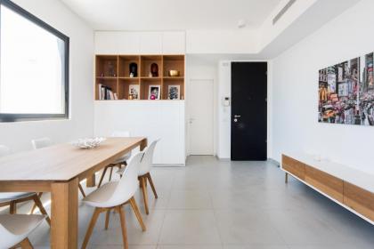 Modern 2-BR in Carmel Market by HolyGuest - image 5