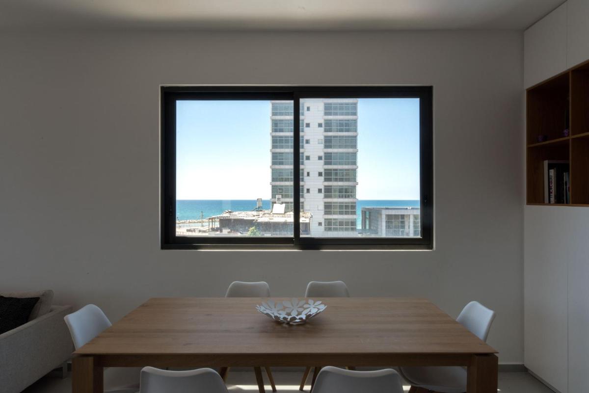 Modern 2-BR in Carmel Market by HolyGuest - image 6