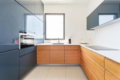 Modern 2-BR in Carmel Market by HolyGuest - image 7