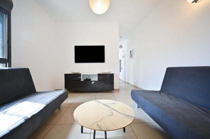 Perfect Location 2BR in Reines by HolyGuest - image 10