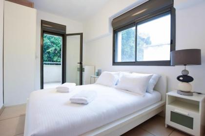 Perfect Location 2BR in Reines by HolyGuest - image 11