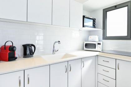 Perfect Location 2BR in Reines by HolyGuest - image 7