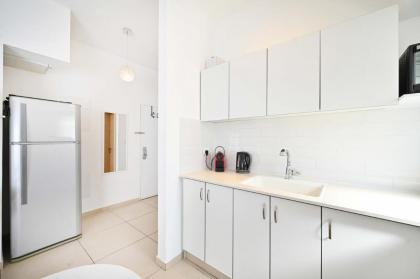 Perfect Location 2BR in Reines by HolyGuest - image 8