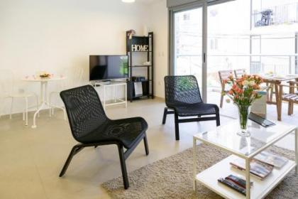 Quiet Hideaway & Terrace near Beach by FeelHome - image 3