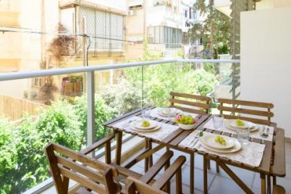 Quiet Hideaway & Terrace near Beach by FeelHome - image 5