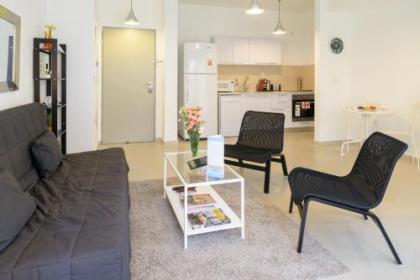 Quiet Hideaway & Terrace near Beach by FeelHome - image 7